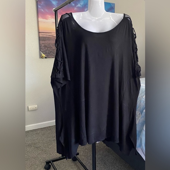 Crisscross Sheer Arm Asymmetrical Top Cable & Gauge Black - Picture 4 of 12